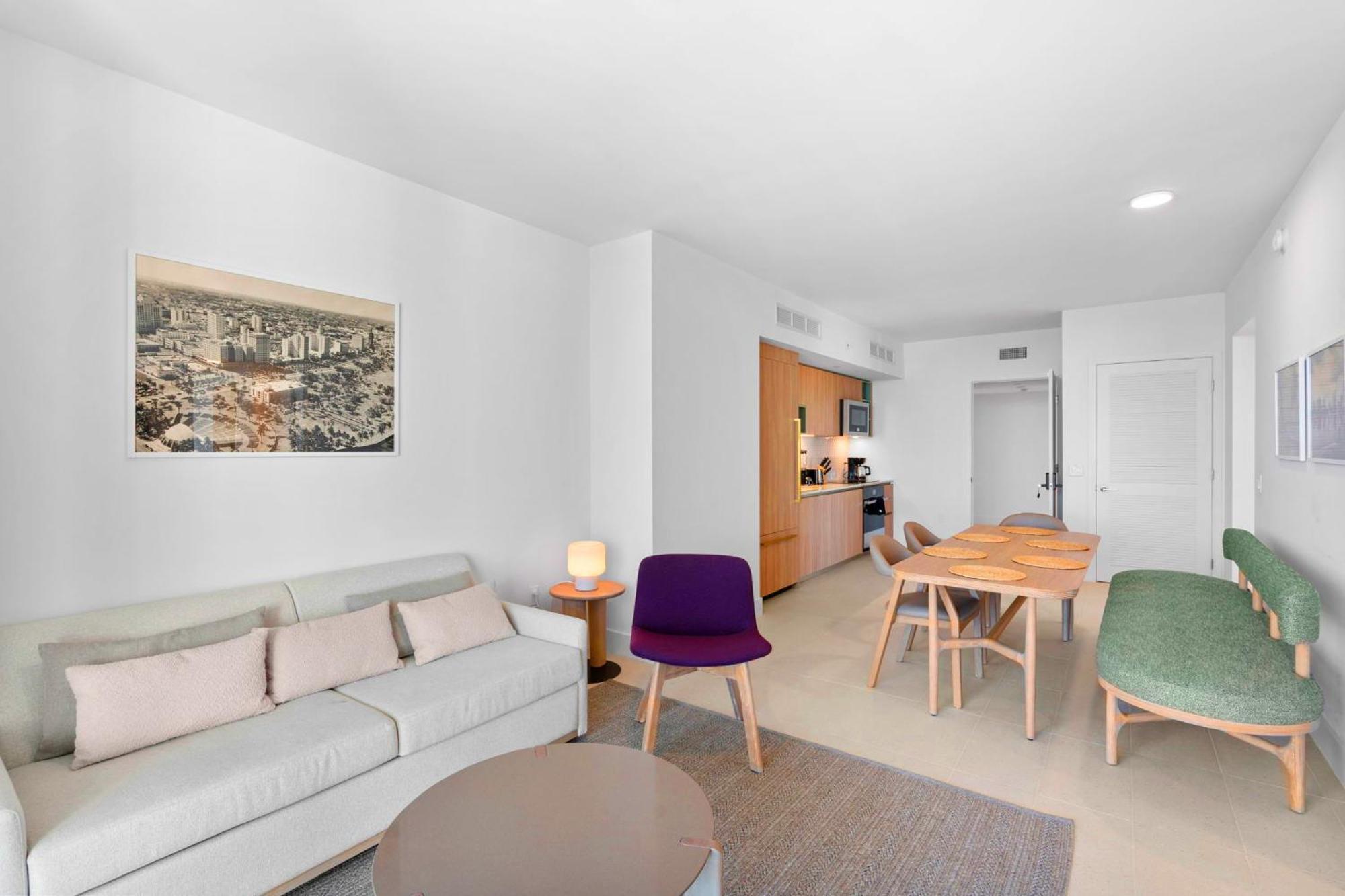 Prime Location By Kaseya Center With Direct Views