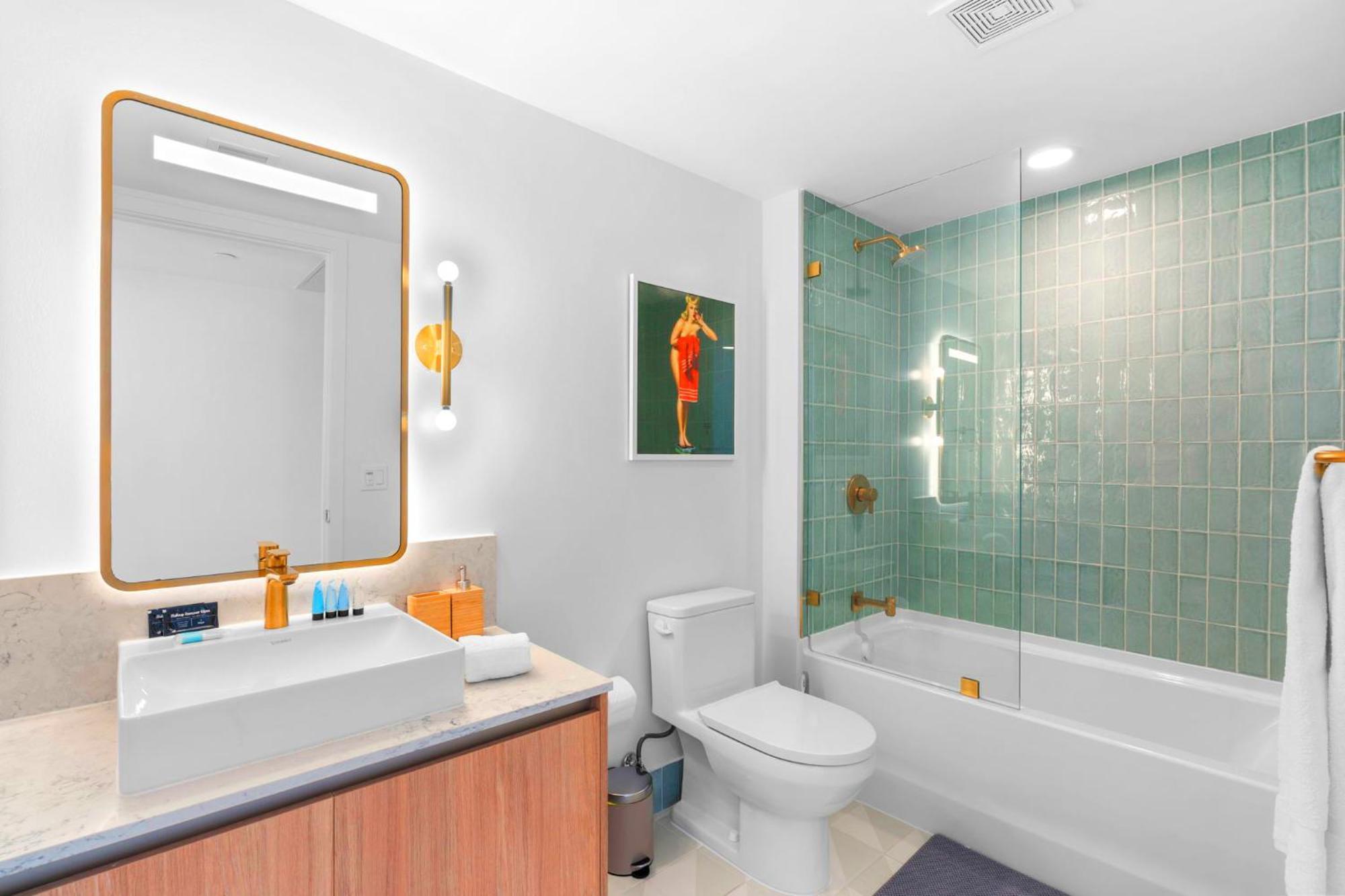 Prime Location By Kaseya Center With Direct Views