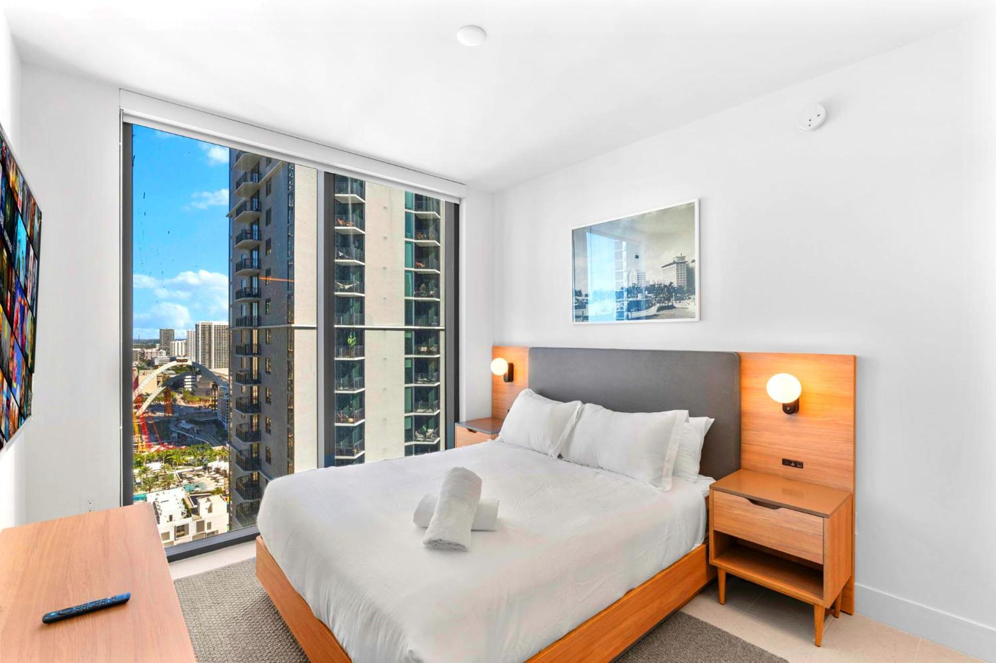 Prime Location By Kaseya Center With Direct Views *